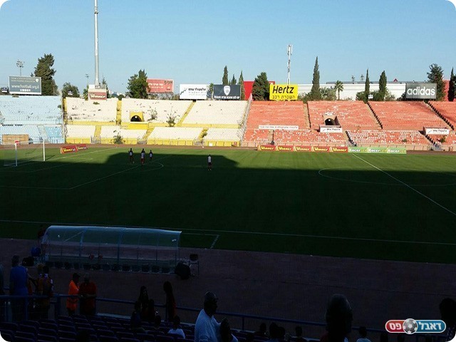 מבט מיציעי אצטדיון ר"ג (יוסי אליעזר)